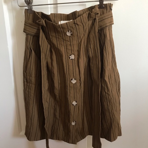 H&M Skirt - Picture 2 of 5